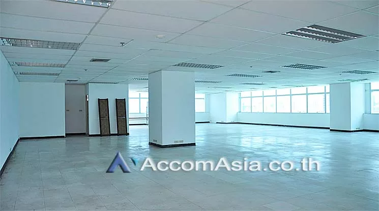 6  Office Space For Rent in Silom ,Bangkok BTS Surasak at Vorawat Building AA12785